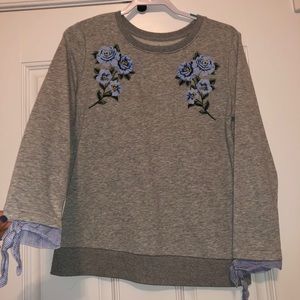 Crew neck gray sweater